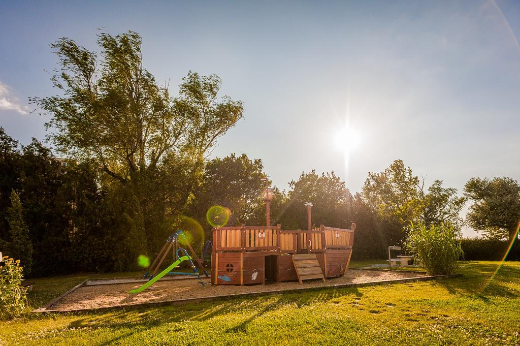 Milan Apartmanok Шиофок Экстерьер фото