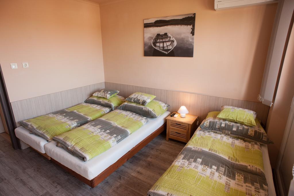 Milan Apartmanok Шиофок Экстерьер фото